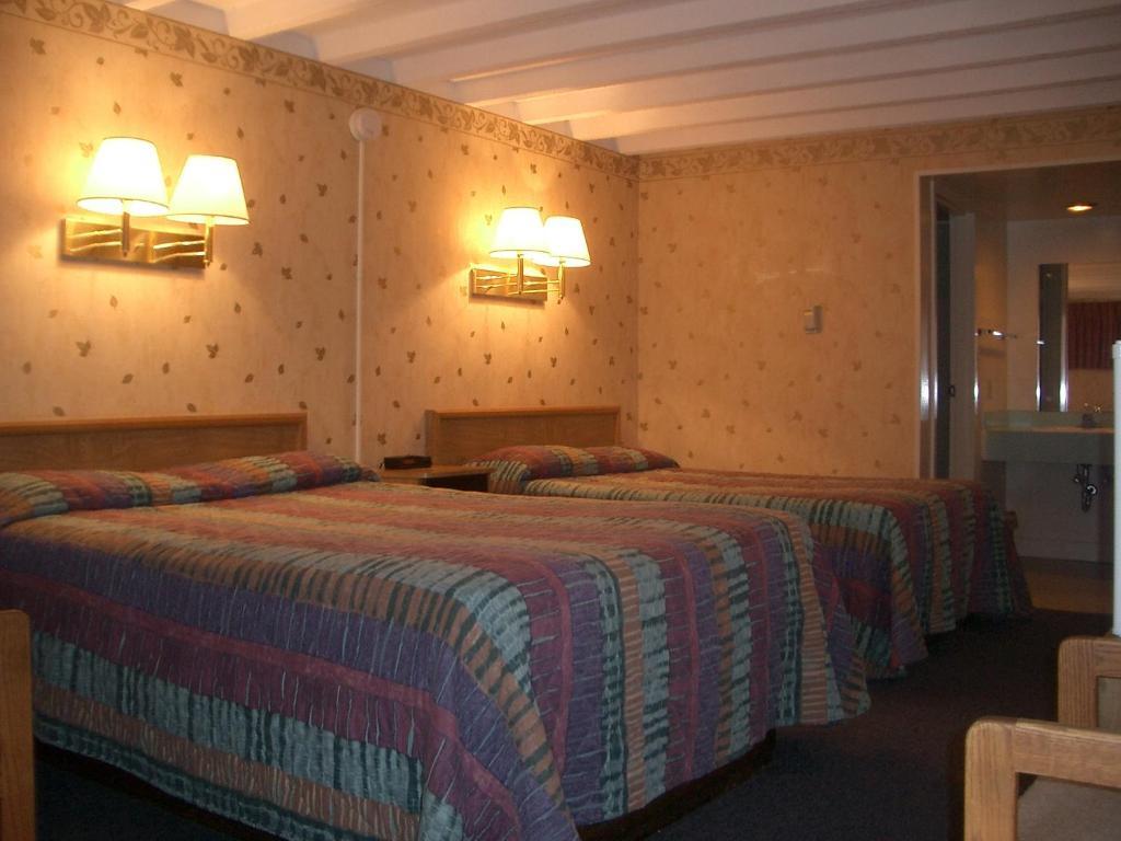 HOTEL 1ST TRAVEL INN OAKLEY, KS 2* (United States) - from US$ 49 | BOOKED